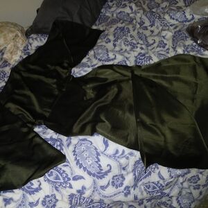 Elegant Dark Greens3 E ëëe Re ee Satin Kimono Dress